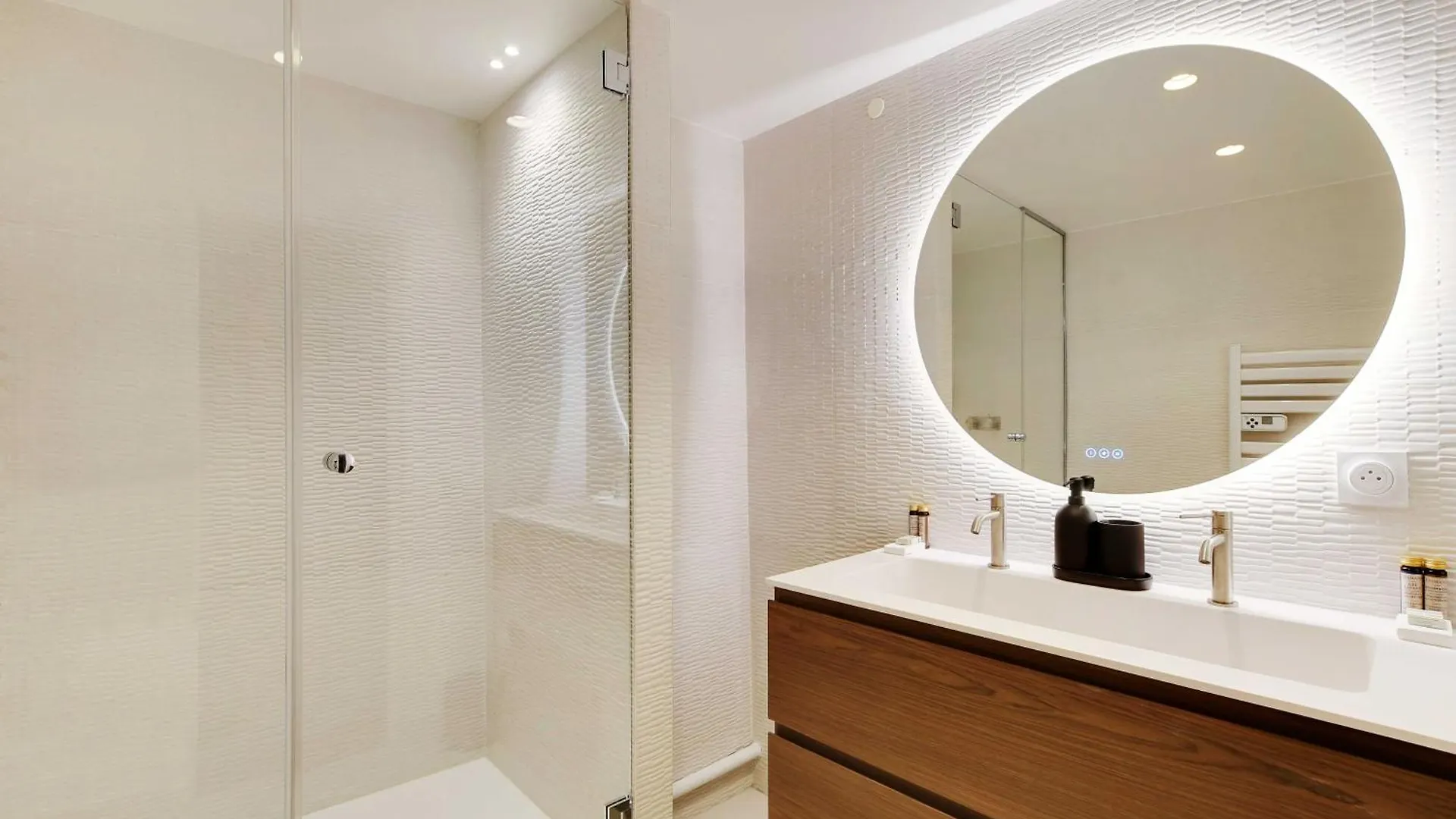 Modern Apartment - 3Br-8P - Le Marais-Bastille Paris France
